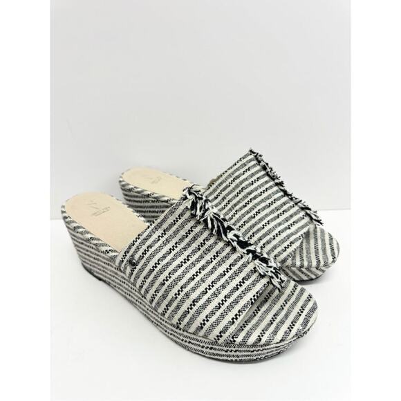 Simply Vera Wang Wedges Size 9.5 Black White Textile Upper Open Toe Sandals - Picture 5 of 11